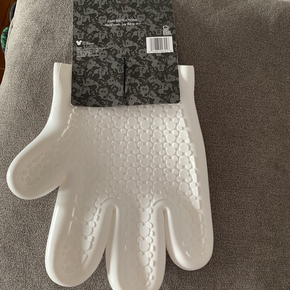 Disney Mickey Mouse Silicone Oven Mitt - new - Picture 3 of 4